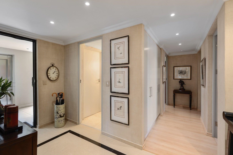 3 Bedroom Property for Sale in Sea Point Western Cape